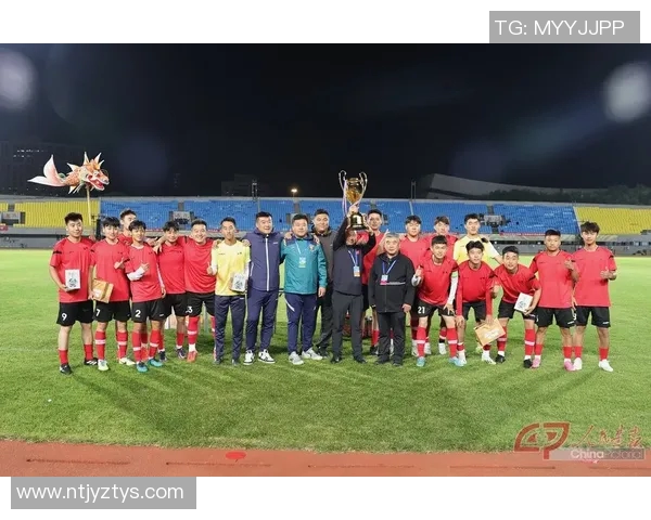 湖州足球明星赛精彩纷呈球场外歌声嘹亮引人瞩目